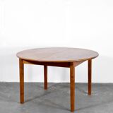 Table ronde extensible en teck danois des années 50.