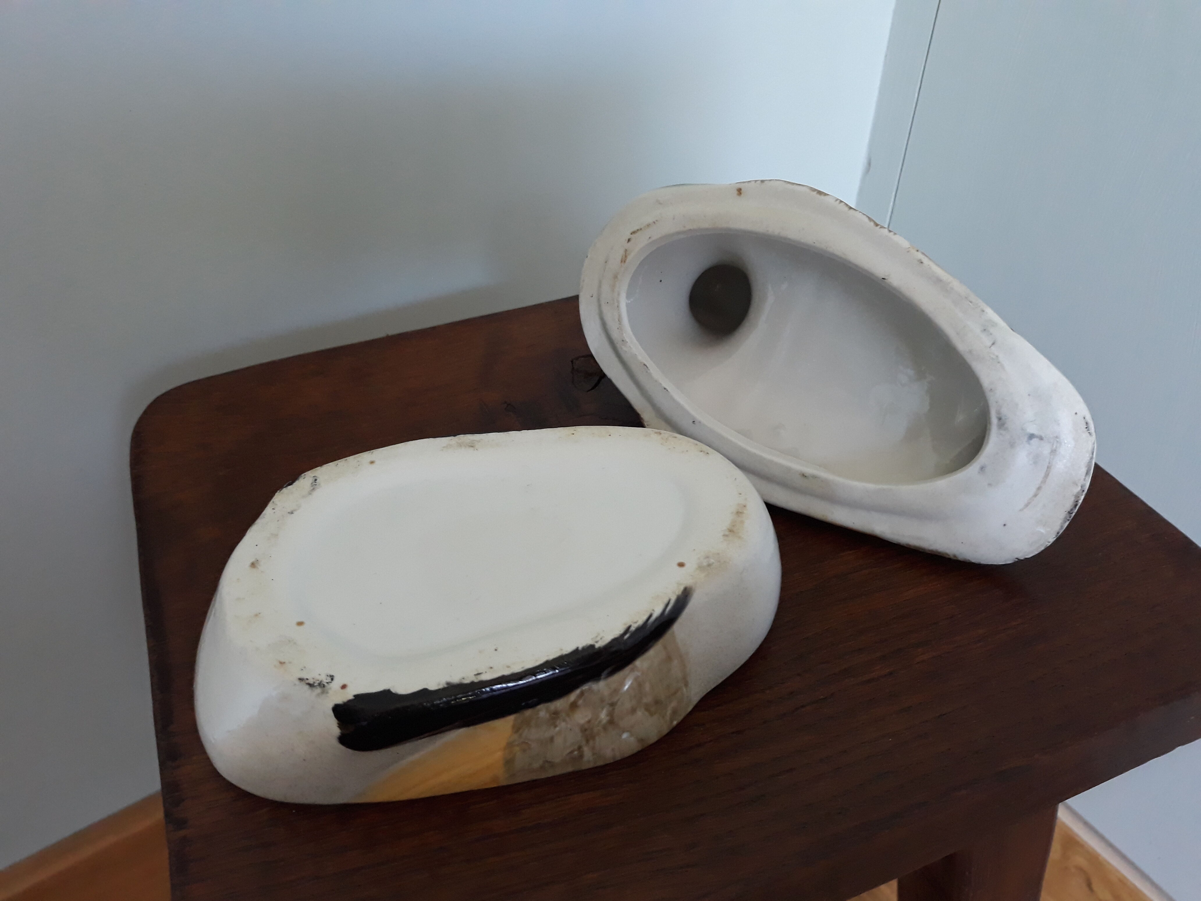 Empty duck box-ceramic pocket marked YR