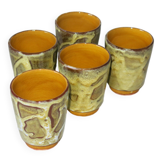 5 stoneware cups in very good condition