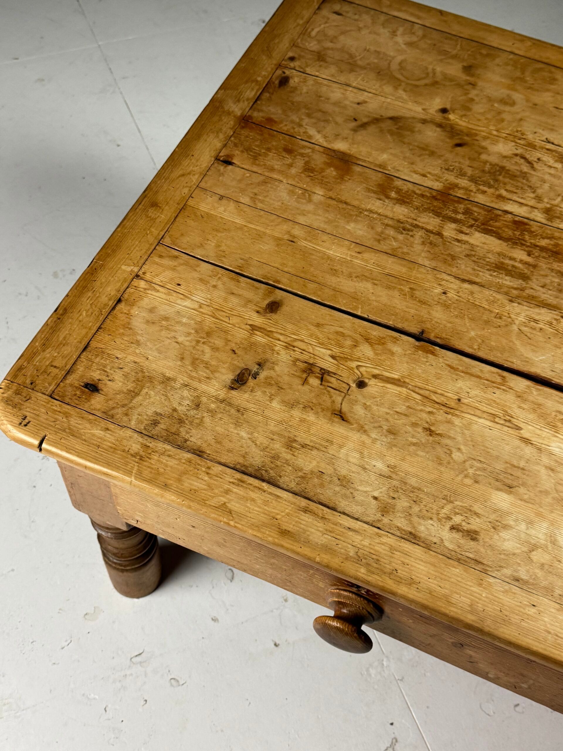 English coffee table 19th century pine