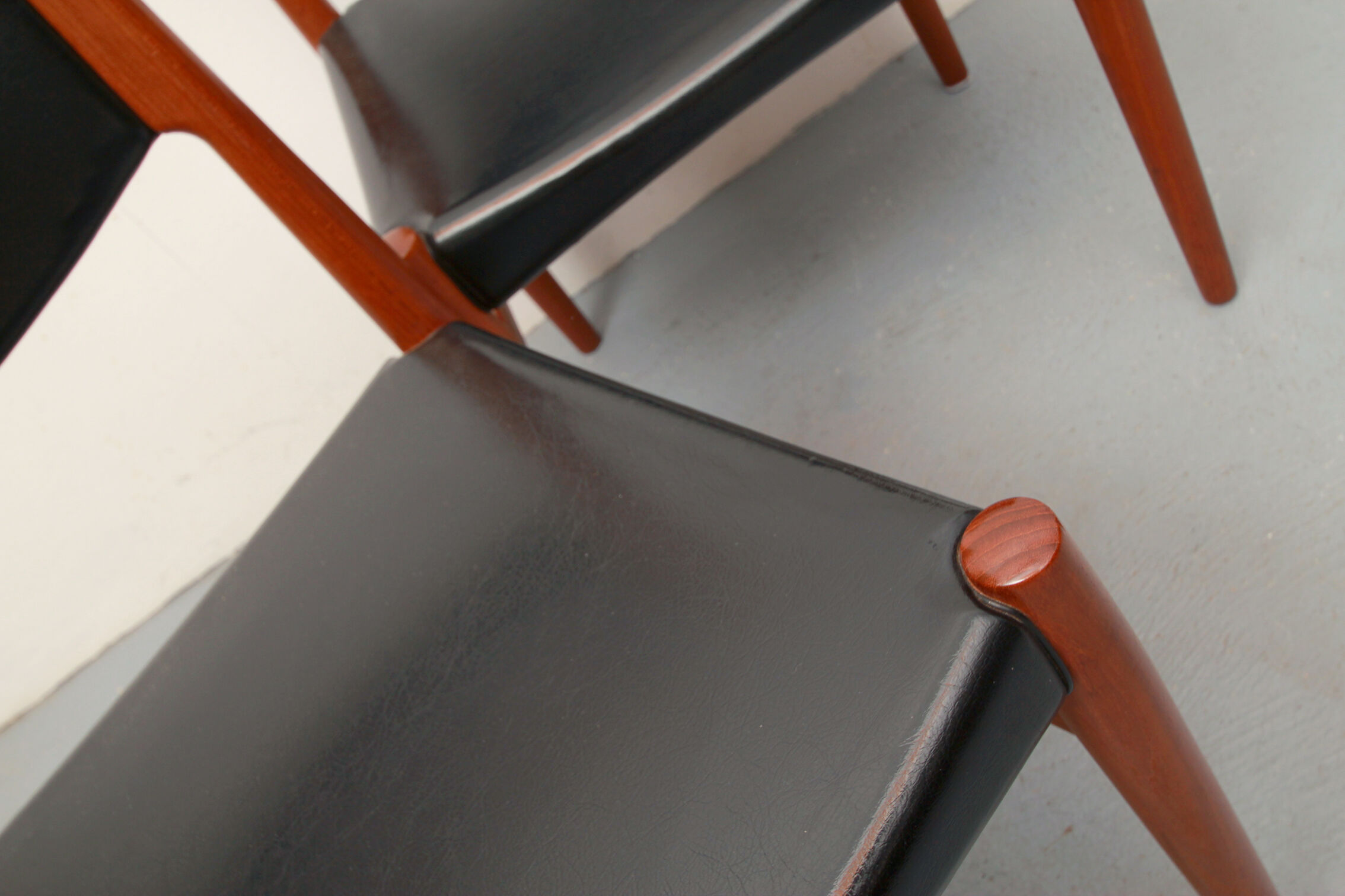 Set of 4 danish dining chairs in teak