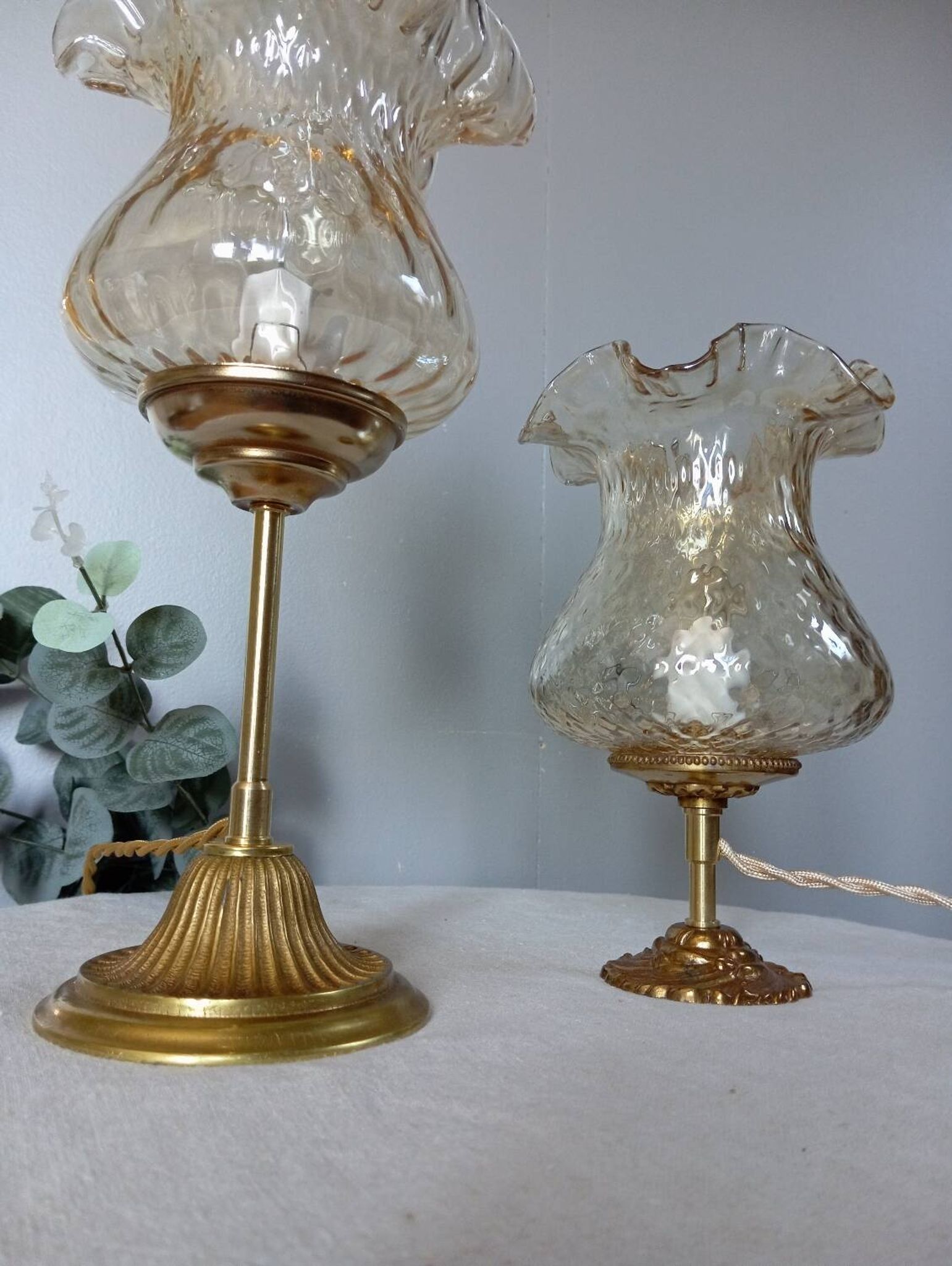 Duo desk lamps, vintage inspiration, bronze and ocher tulip glass