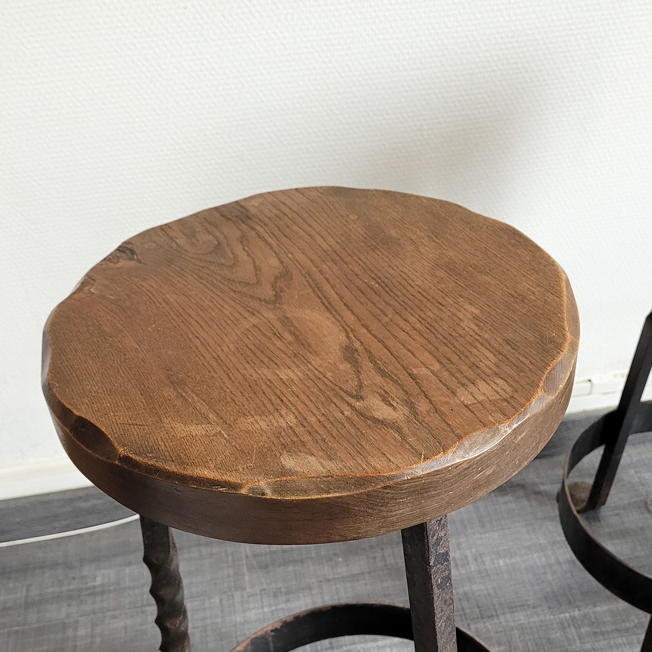 Lot de deux tabourets de bar artisanal