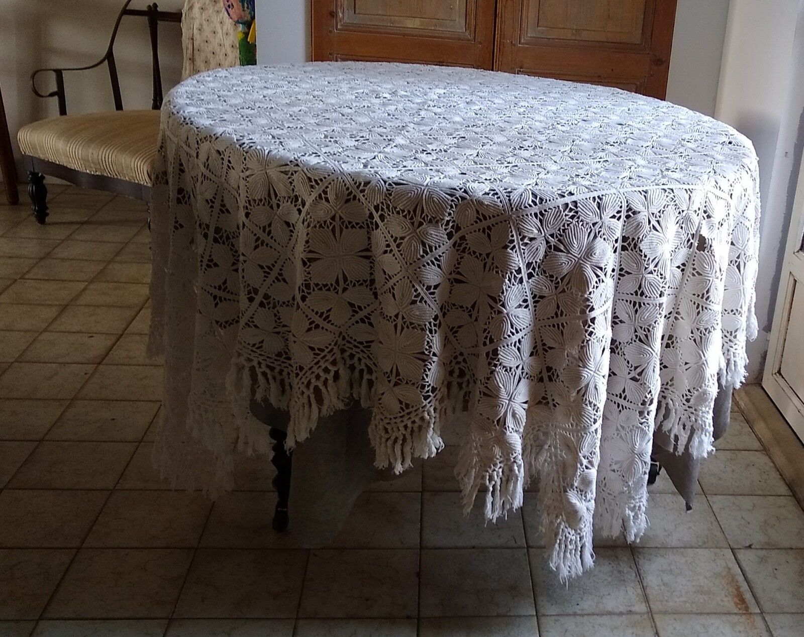 Scalloped bed top in crocheted ecru cotton