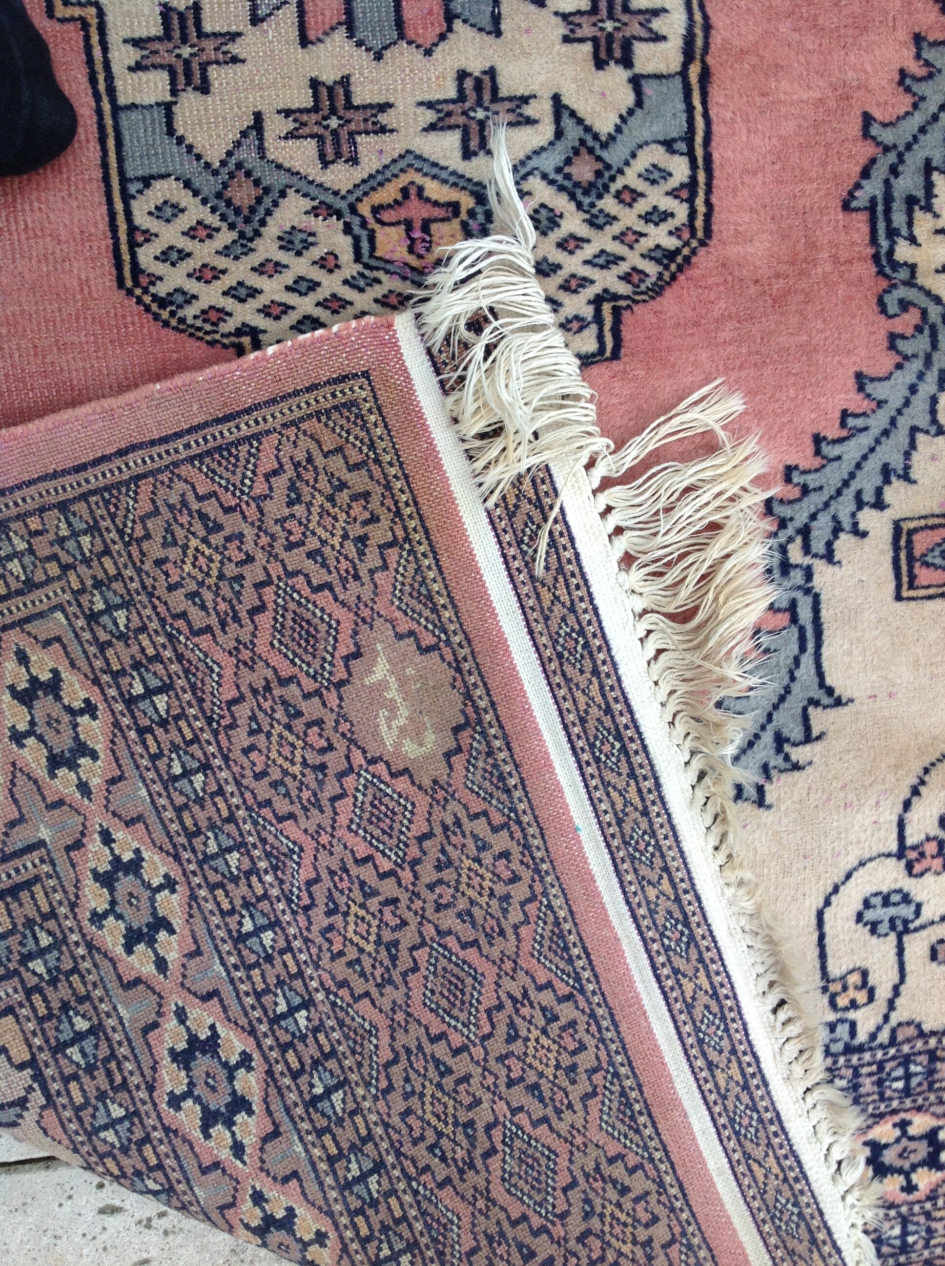 Rectangular oriental rug 153 x 91 cm