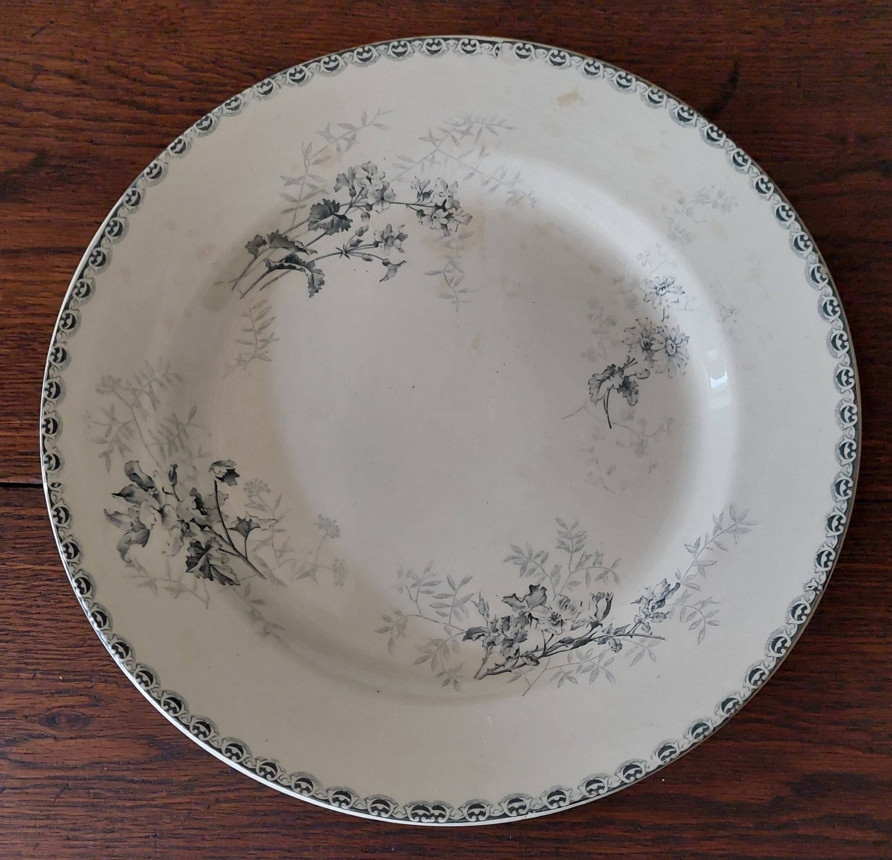 Round serving dish iron earth Ht Boulenger & Cie Choisy le Roi decor Roscoff