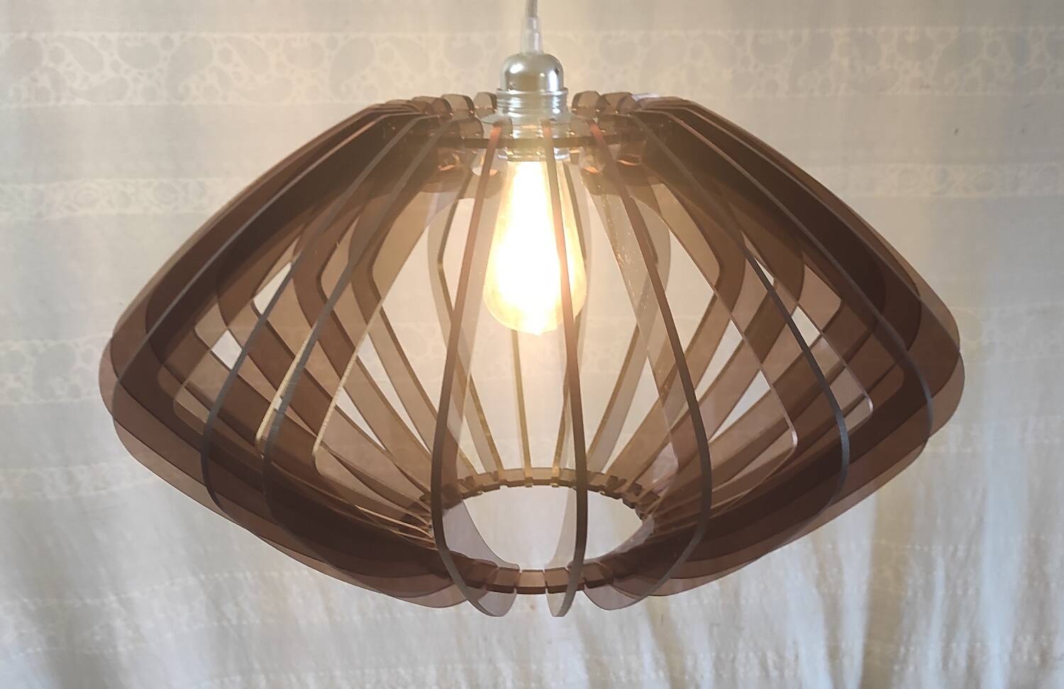 Suspension design en plexiglass fumé style scandinave