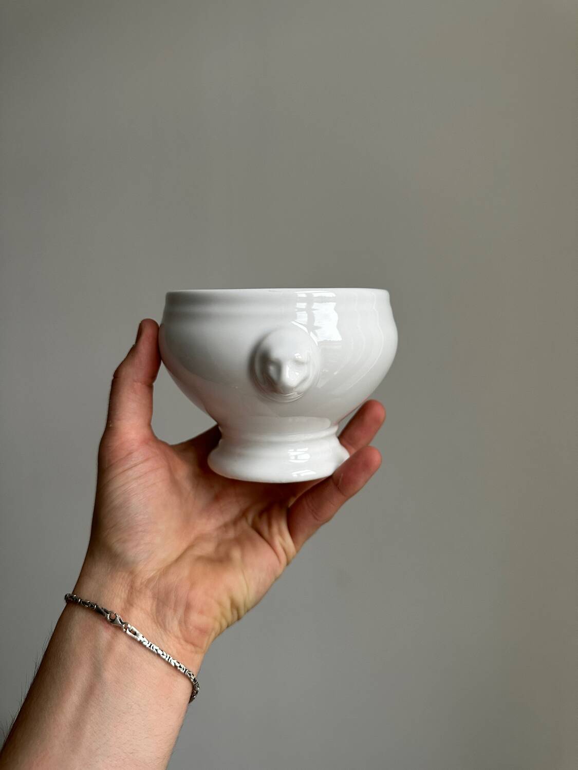 4 white porcelain bowls