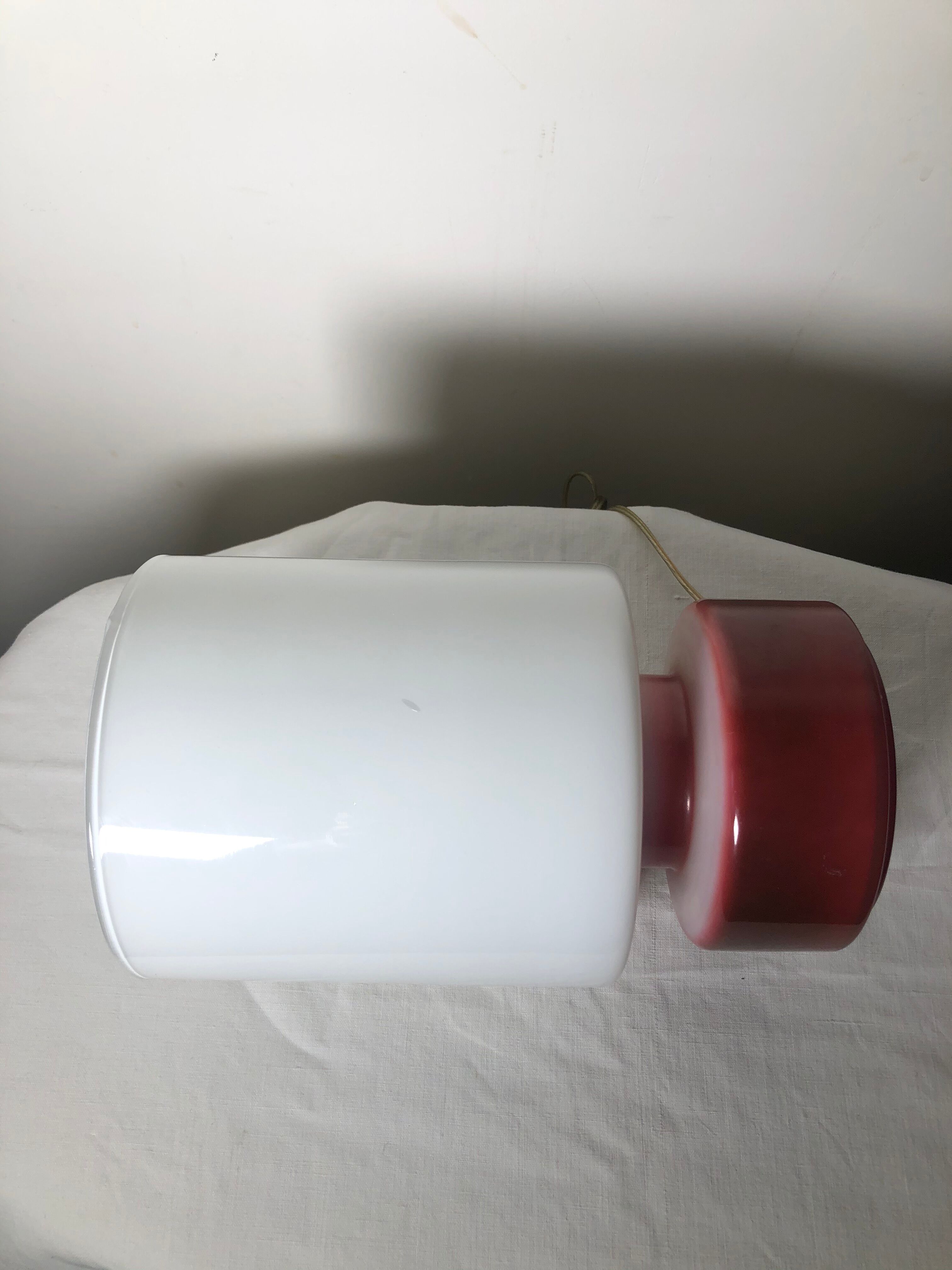white glass lamp and wine lily. vintage 60/70. Very good condition.