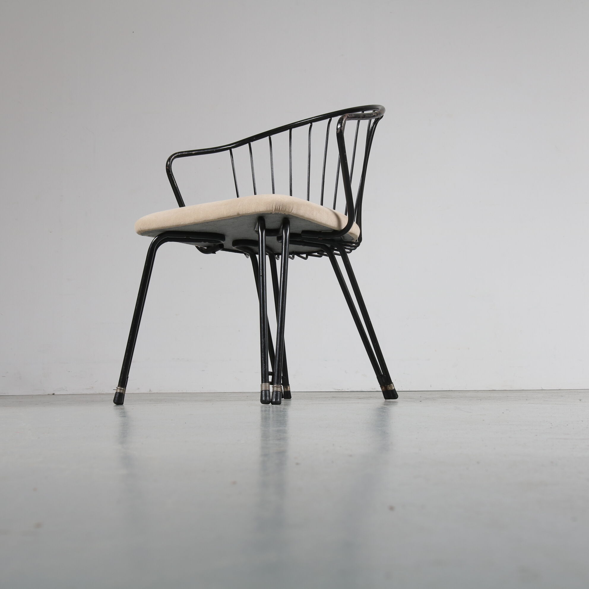 1950s Set of elegant dining chairs