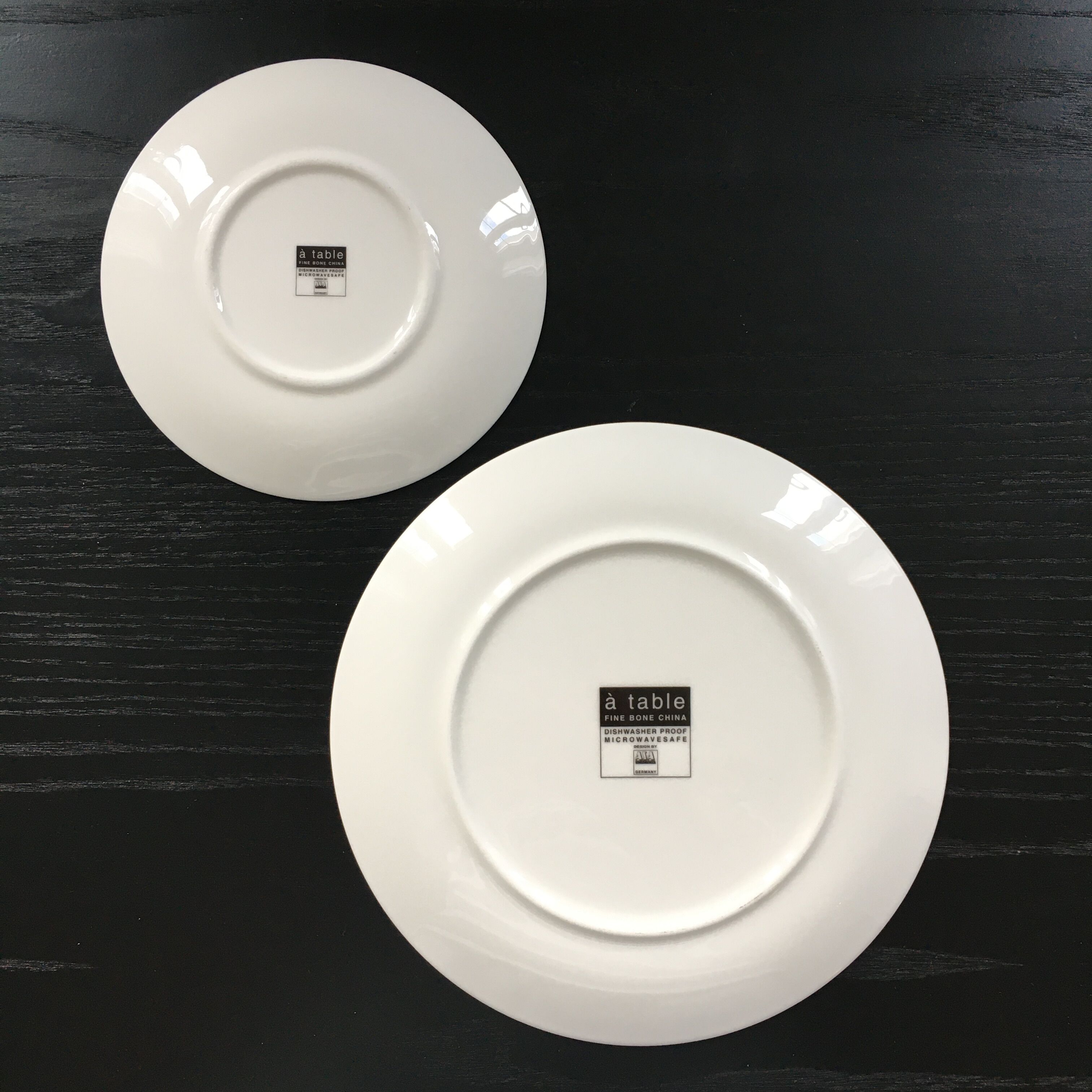 Set of 2 porcelain plates