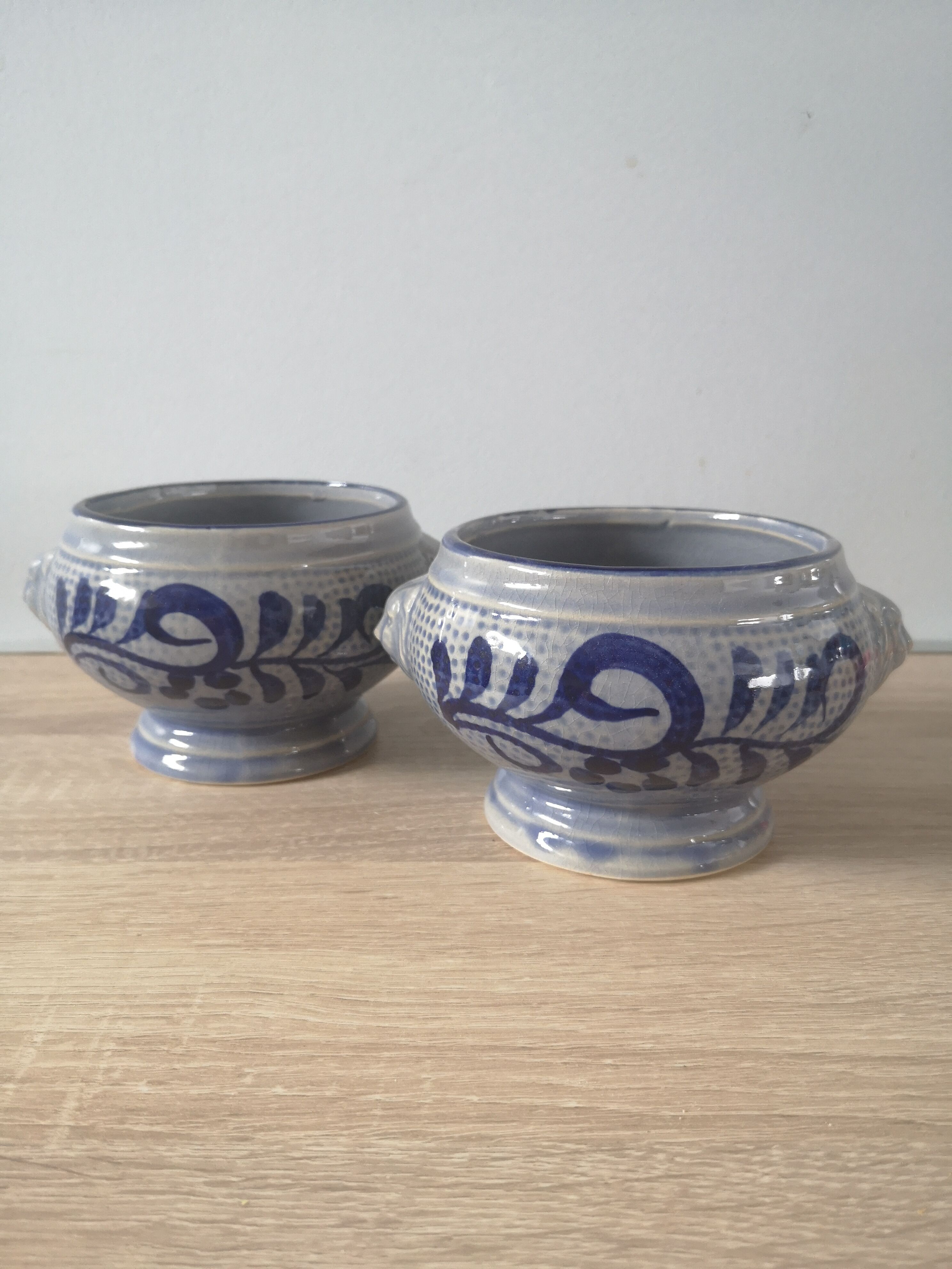 Lot bowls Alsatian lion head