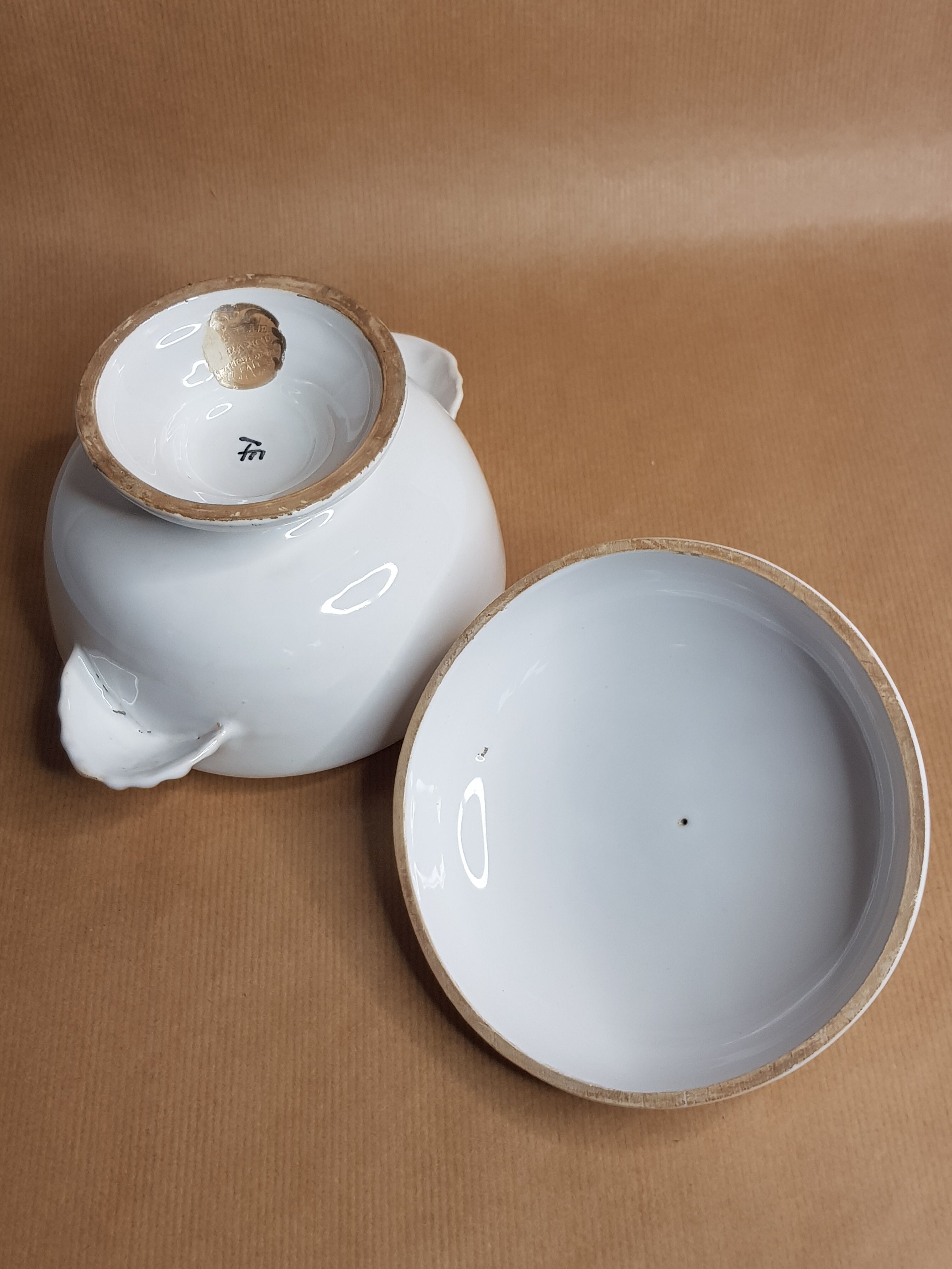 White enamelled ceramic candy box