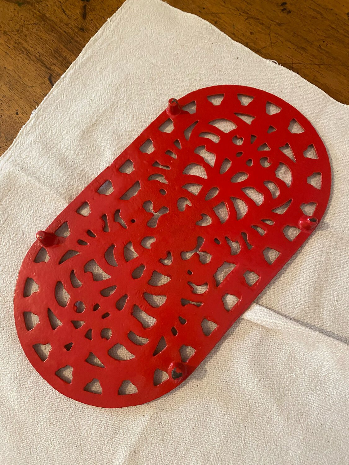 Enamelled cast iron trivet