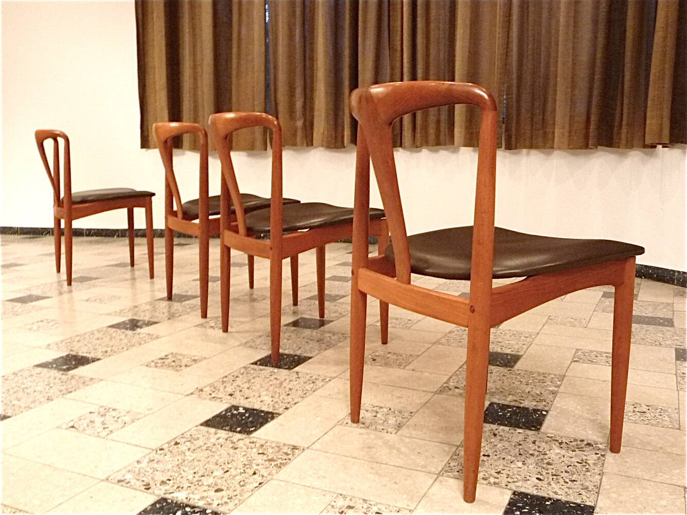 Ensemble de 4 chaises de salle à manger "Juliane" en teck par Johannes Andersen pour Uldum, Danemark 1960