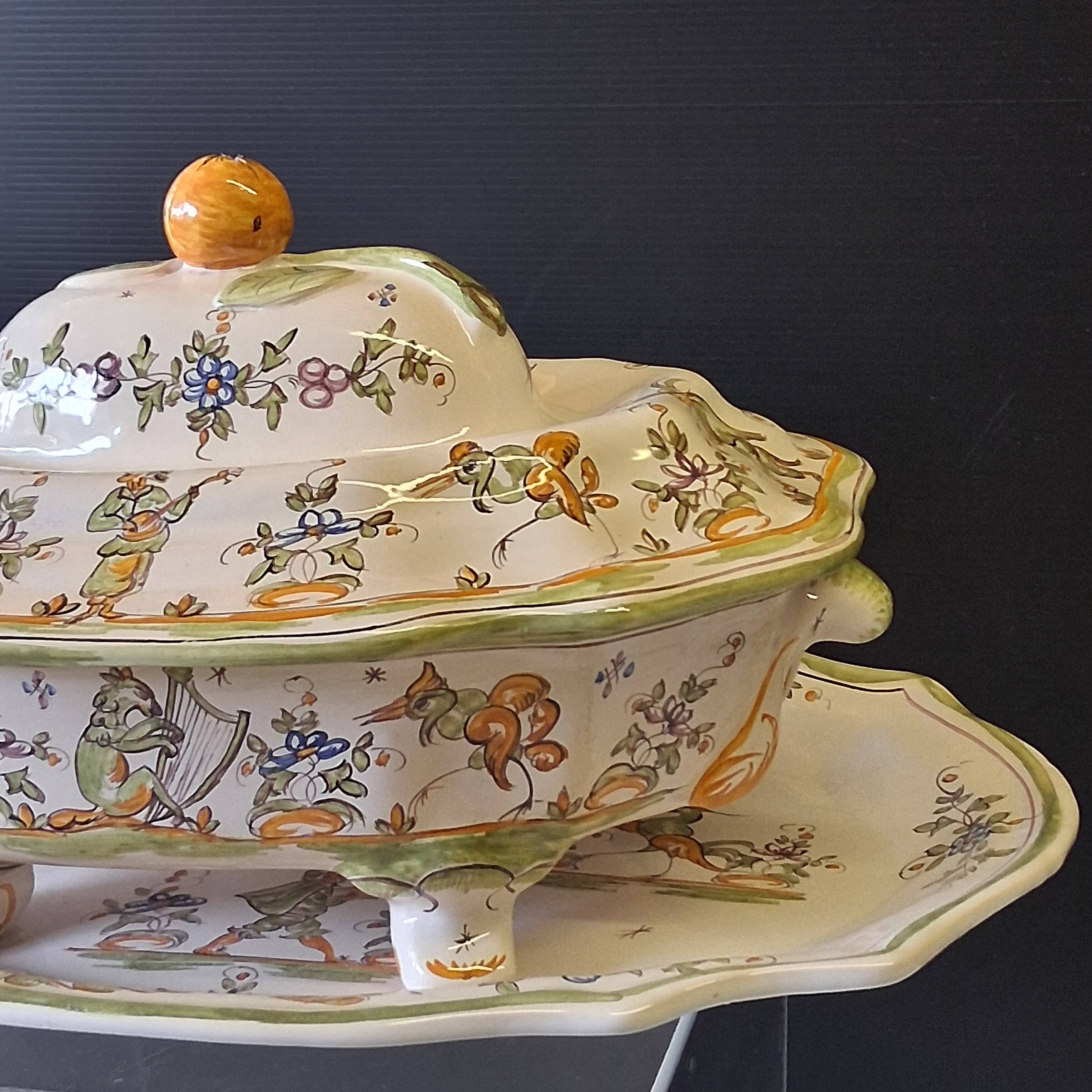 Superb vegetable dish/soup tureen in ceramic and its serving platter in very good condition.