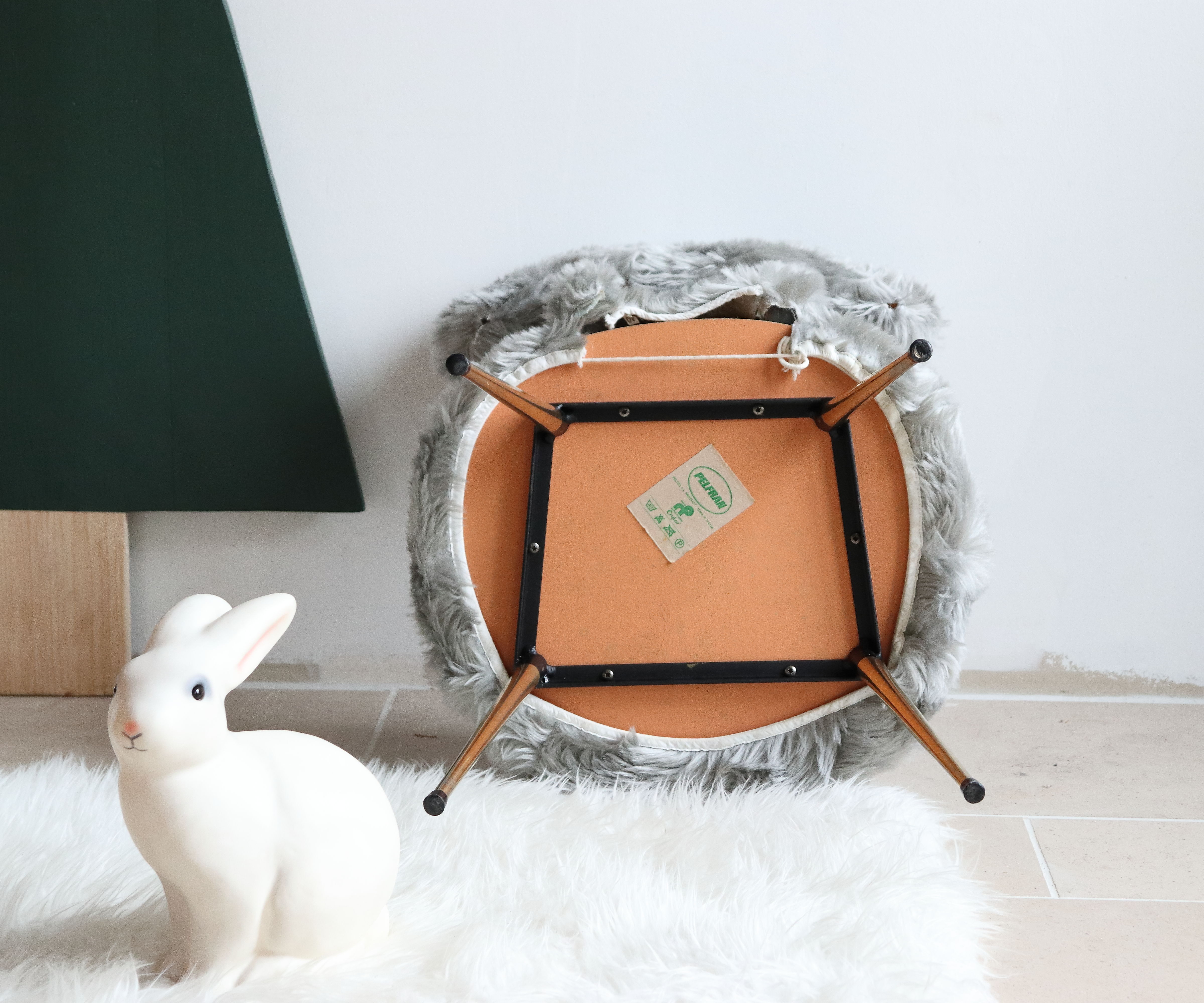 Pelfran mouldy chair in faux grey fur