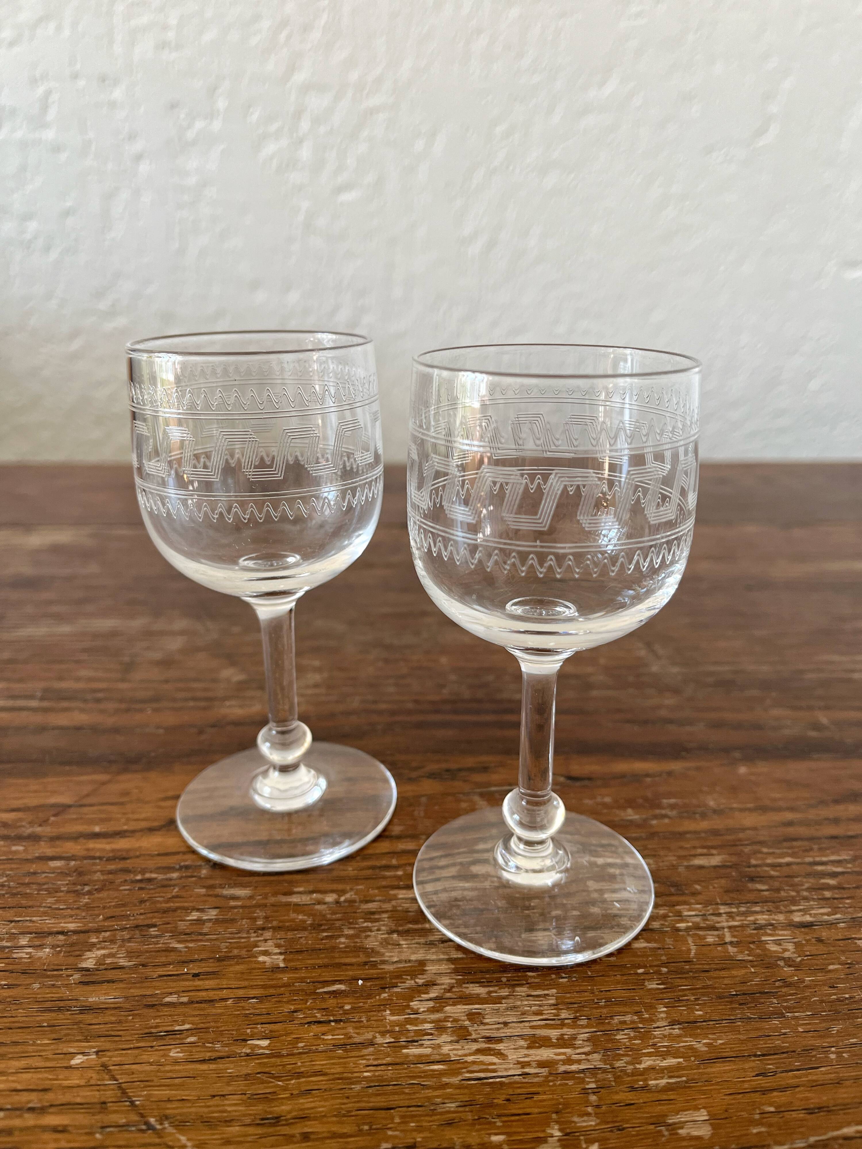 2 antique white wine glasses in crystal frieze engraved XIXth