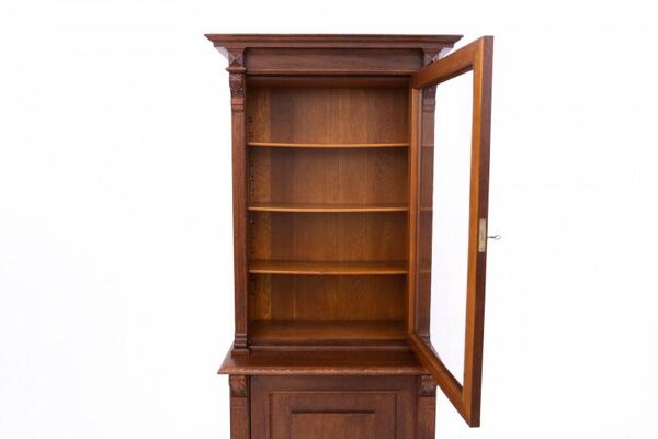 Bibliothèque ancienne, Scandinavie, vers 1900. Après rénovation.