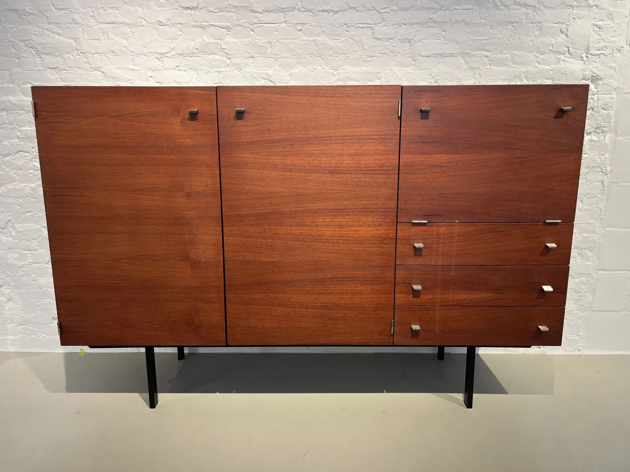 Buffet en teck par Pierre Guariche pour Meurop, 1961