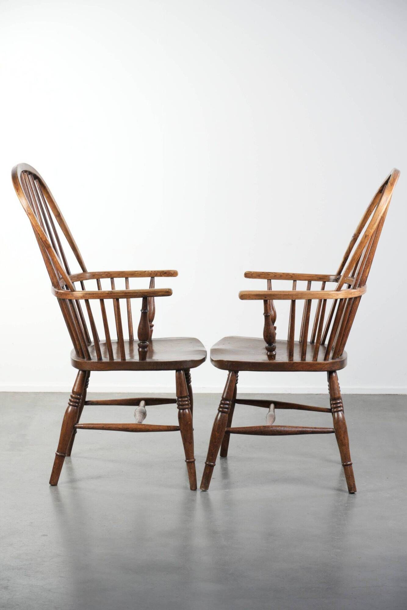 ensemble de deux chaises stickback Windsor anglaises antiques du 19e siècle