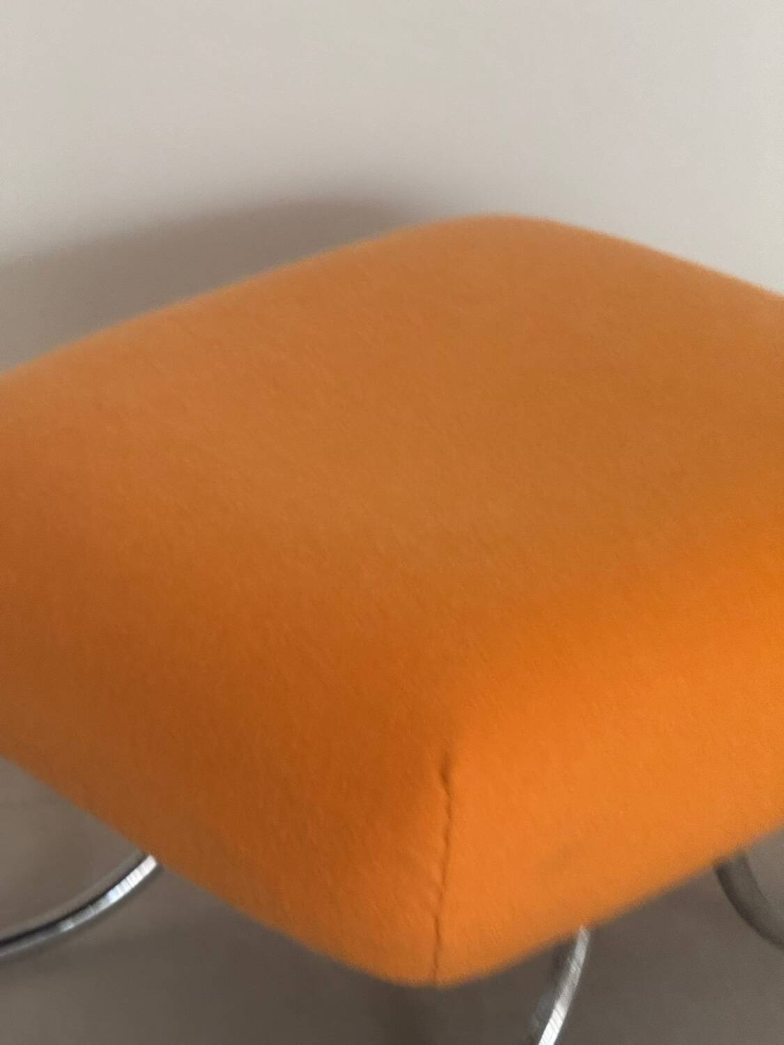 Vintage orange pouf 1970