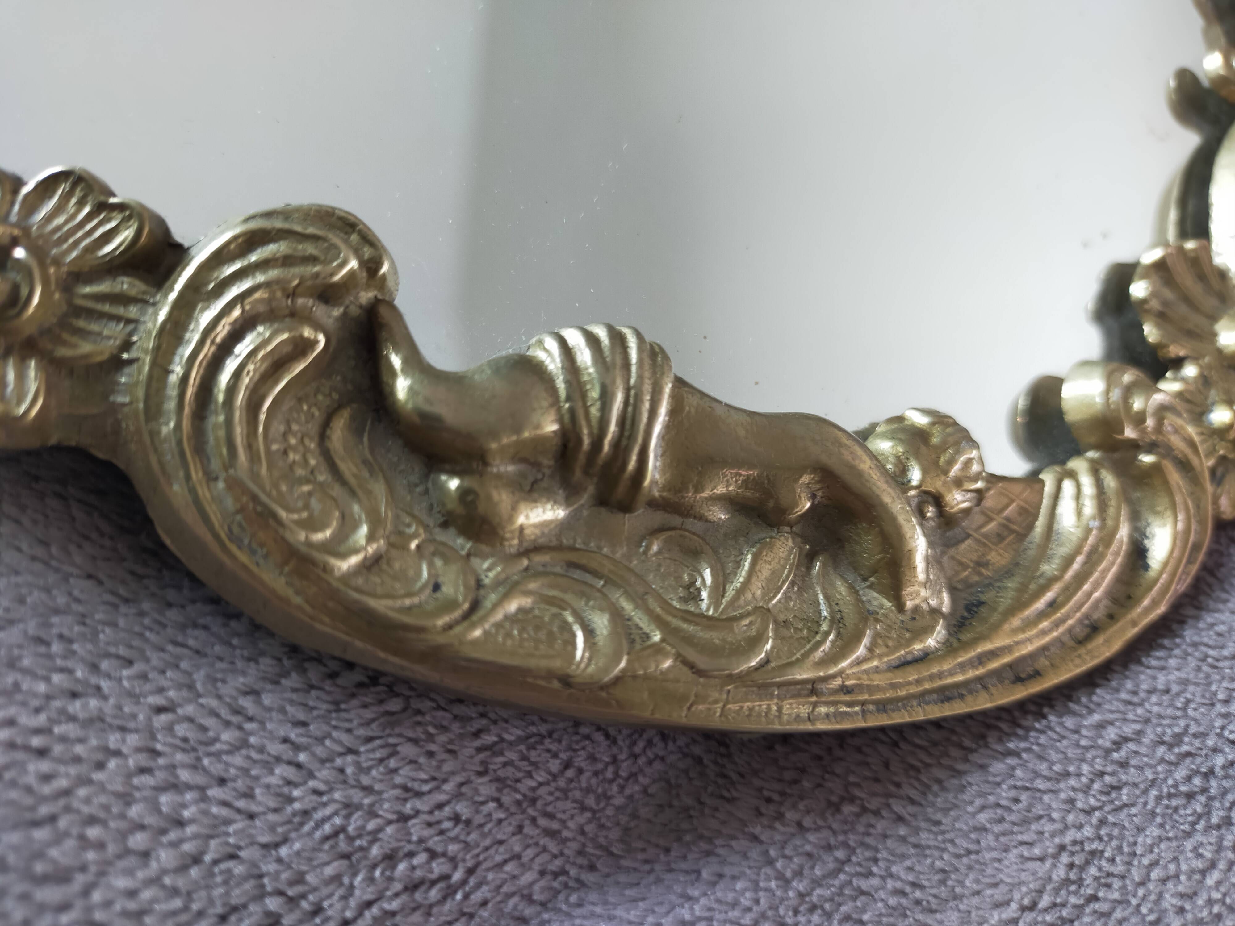 Gilded bronze mirror with angel ornament