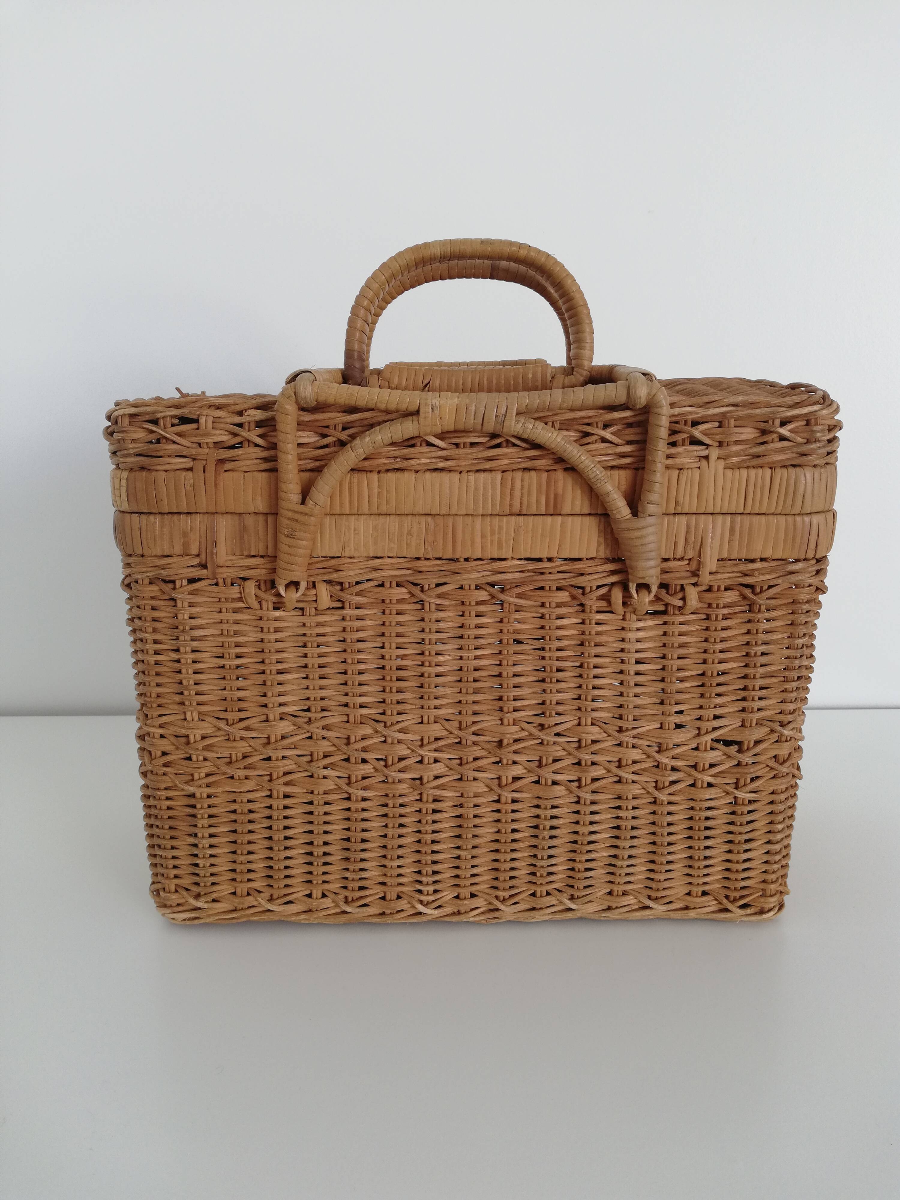 Vintage wicker suitcase / Pic-nic suitcase
