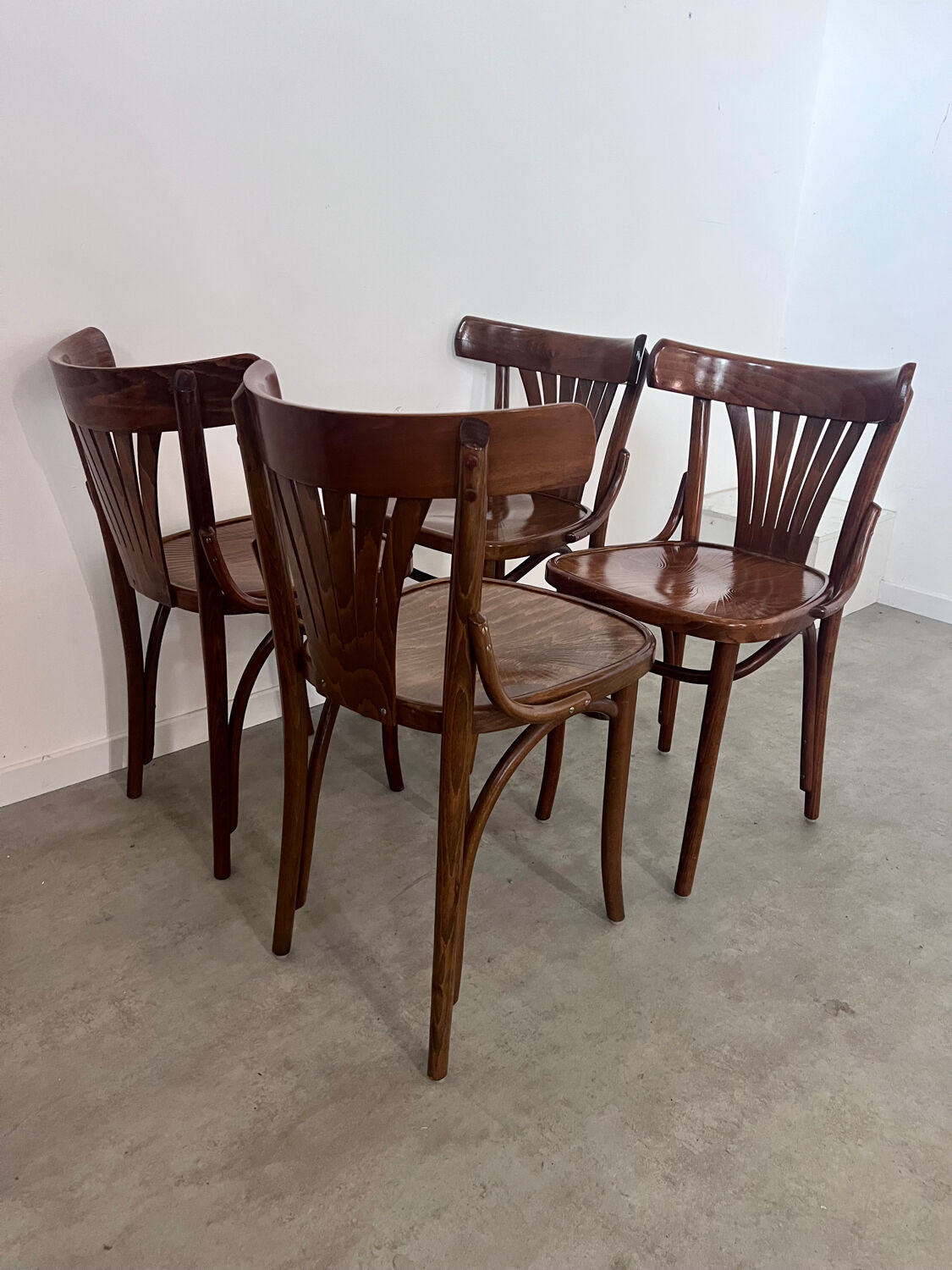 Lot 4 old vintage bentwood bistro chairs from the 70s