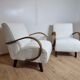 Paire de fauteuils par Jindrich Halabala