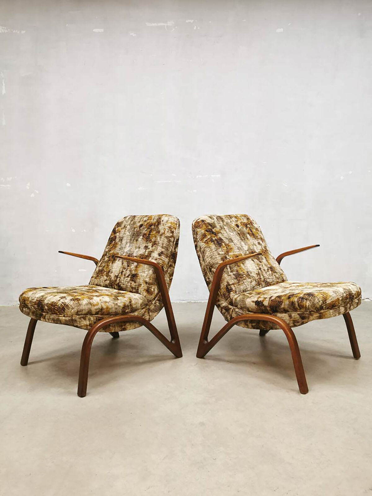 Midcentury modern arm chairs ‘hairpin legs’