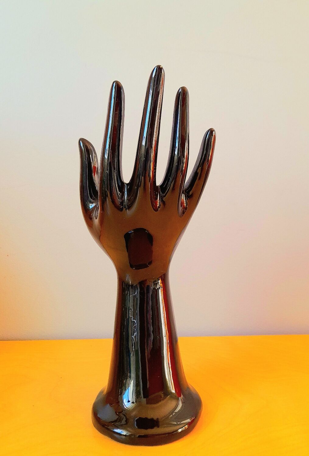 Hand ring or black soliflore 70s