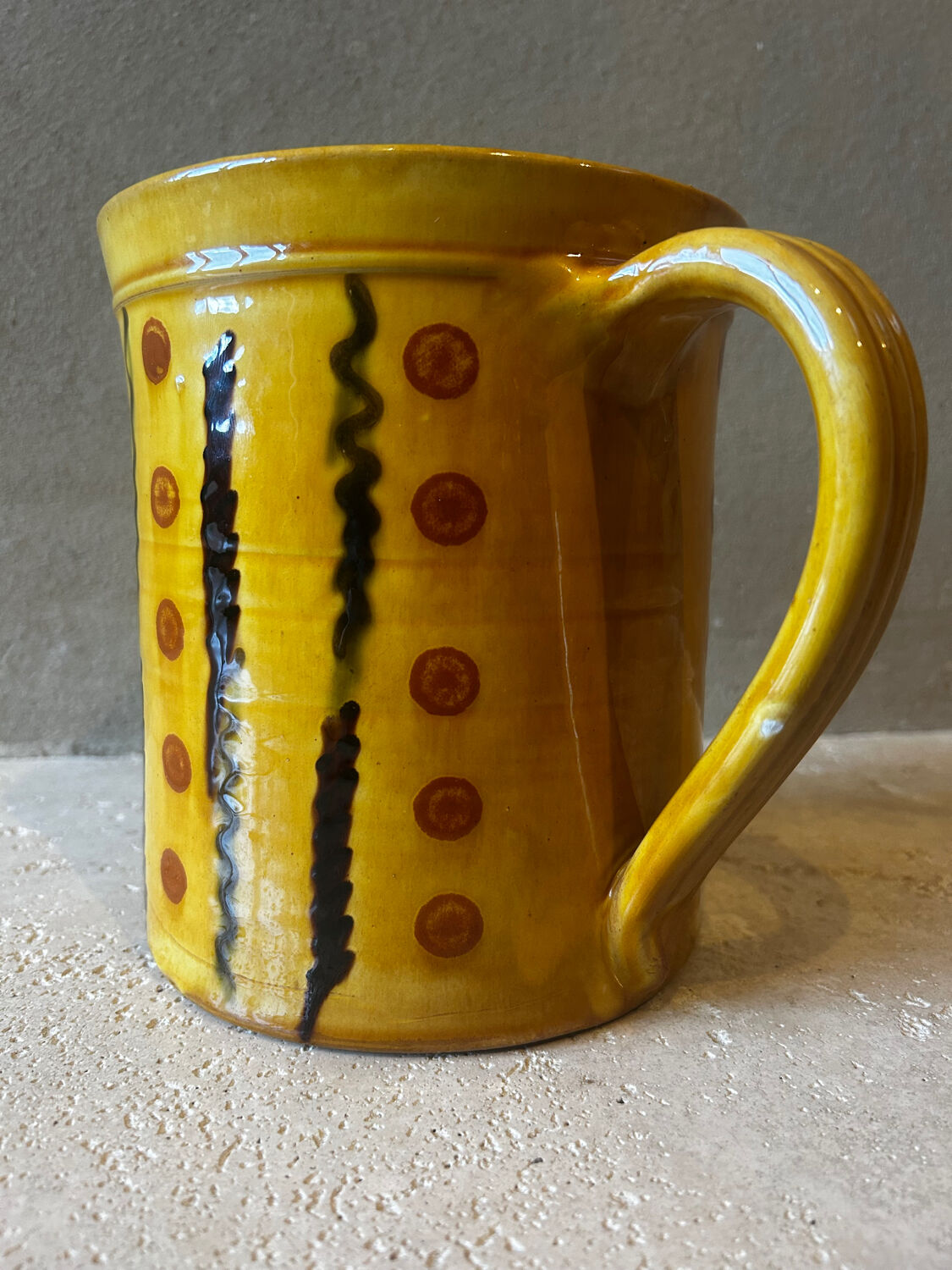 Clay jug from Cliousclat