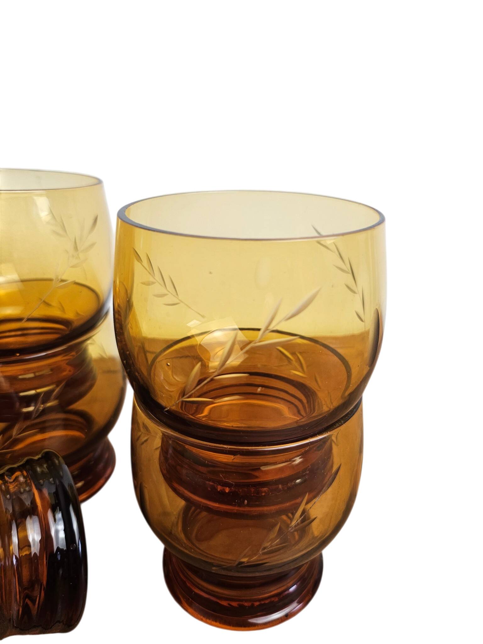 7 vintage engraved amber glasses – retro brown glass from the 70s