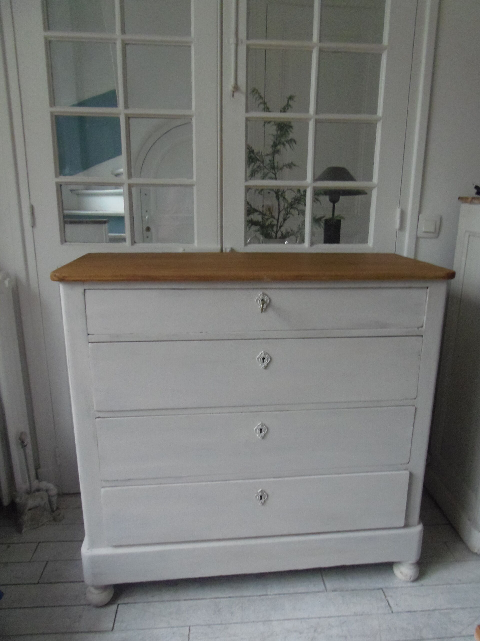 Chest of drawers of the year 1900 revisited, patinated pearl gray, wooden top.