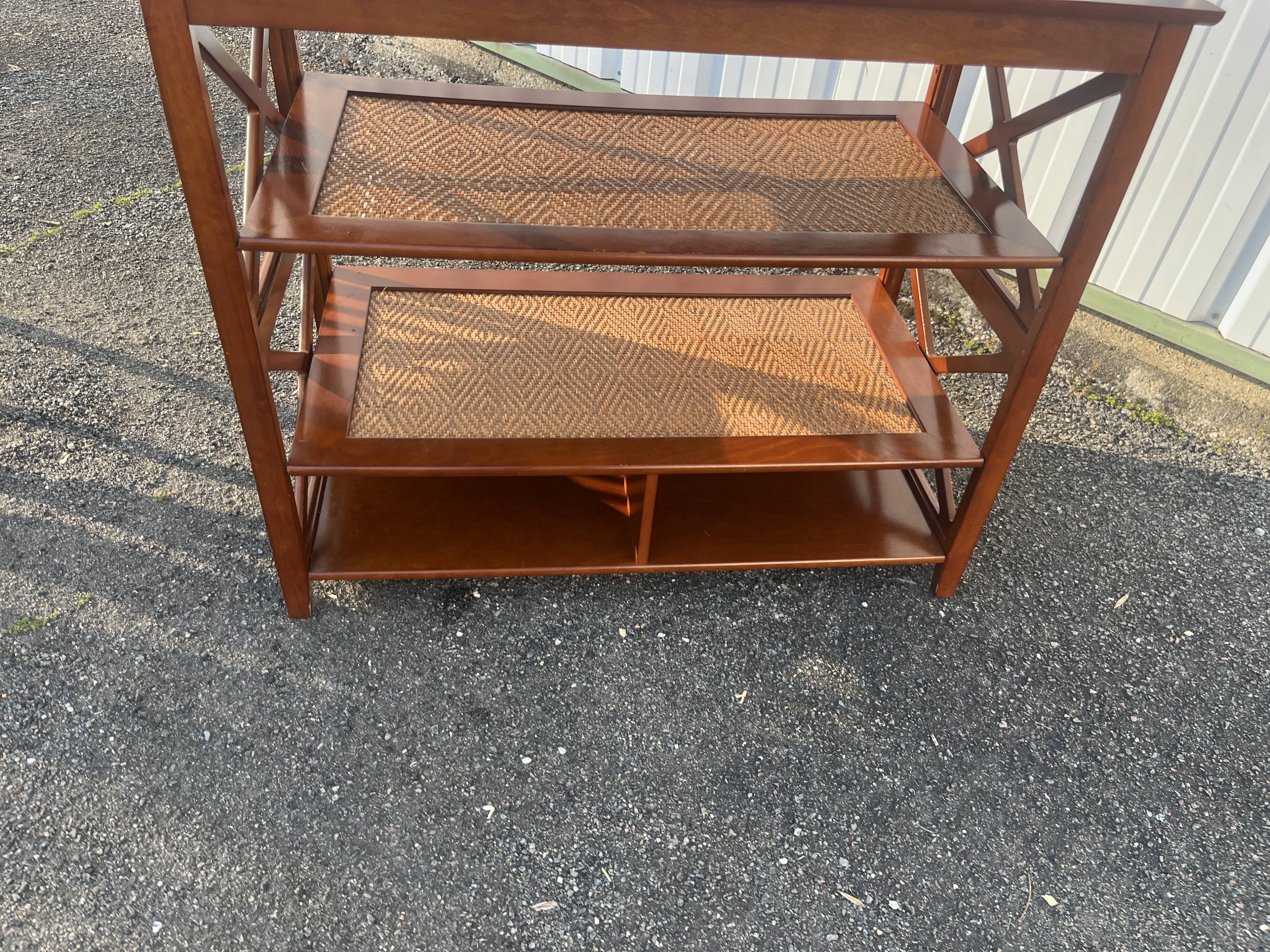 Console shelf in wood and wicker, colonial style.