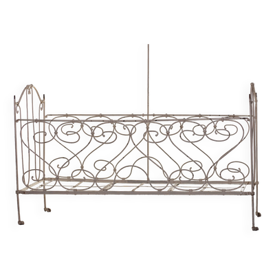 Lit d'enfant pliant avec ciel en fer forgé ou banquette de jardin romantique 19e