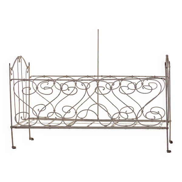 Lit d'enfant pliant avec ciel en fer forgé ou banquette de jardin romantique 19e