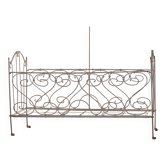 Lit d'enfant pliant avec ciel en fer forgé ou banquette de jardin romantique 19e