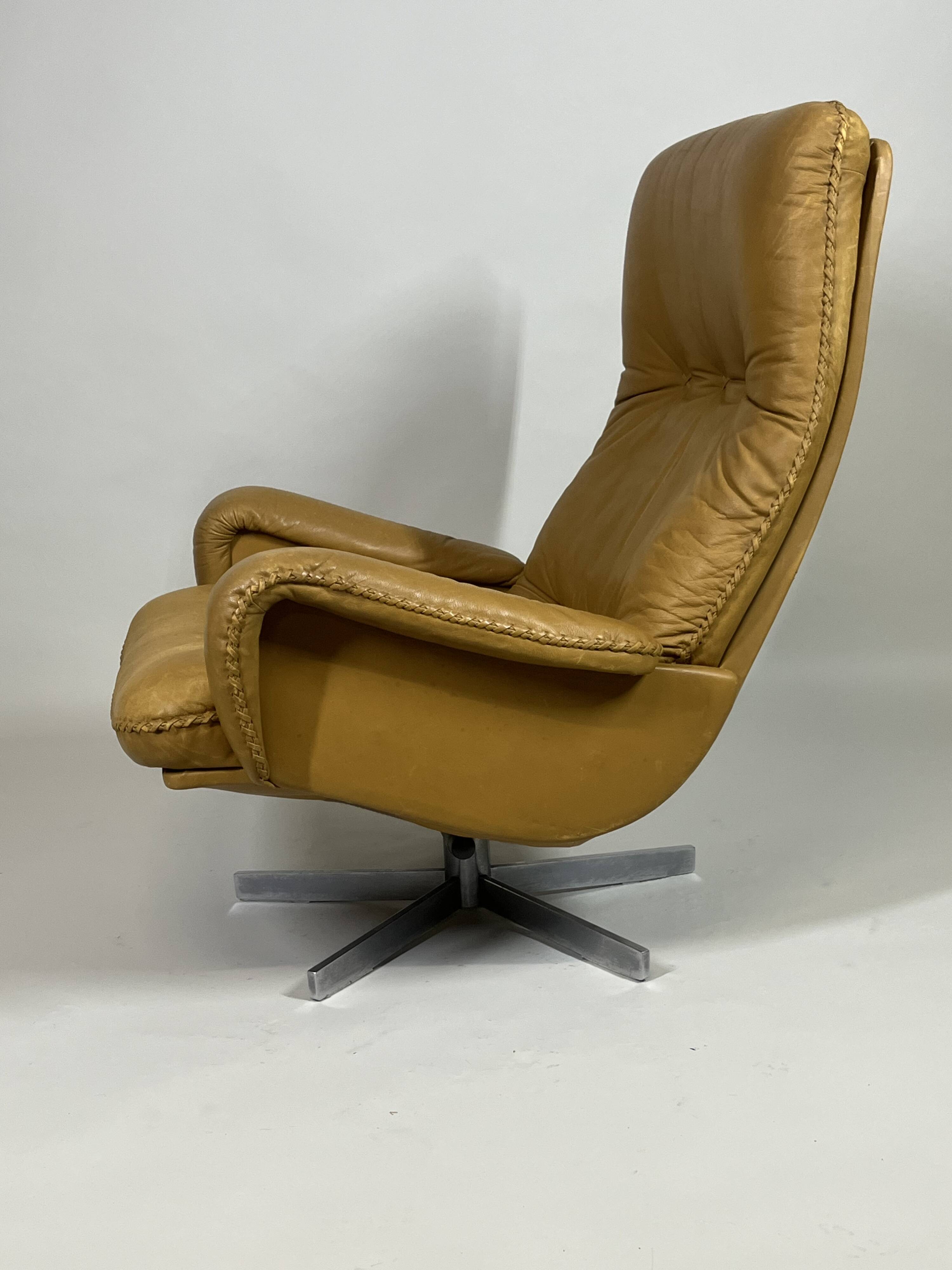 De Sede S231 Swivel Leather Armchair, 1960s