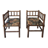 Ancienne paire de chaises d'angle dit 'coin du feu' chauffeuses