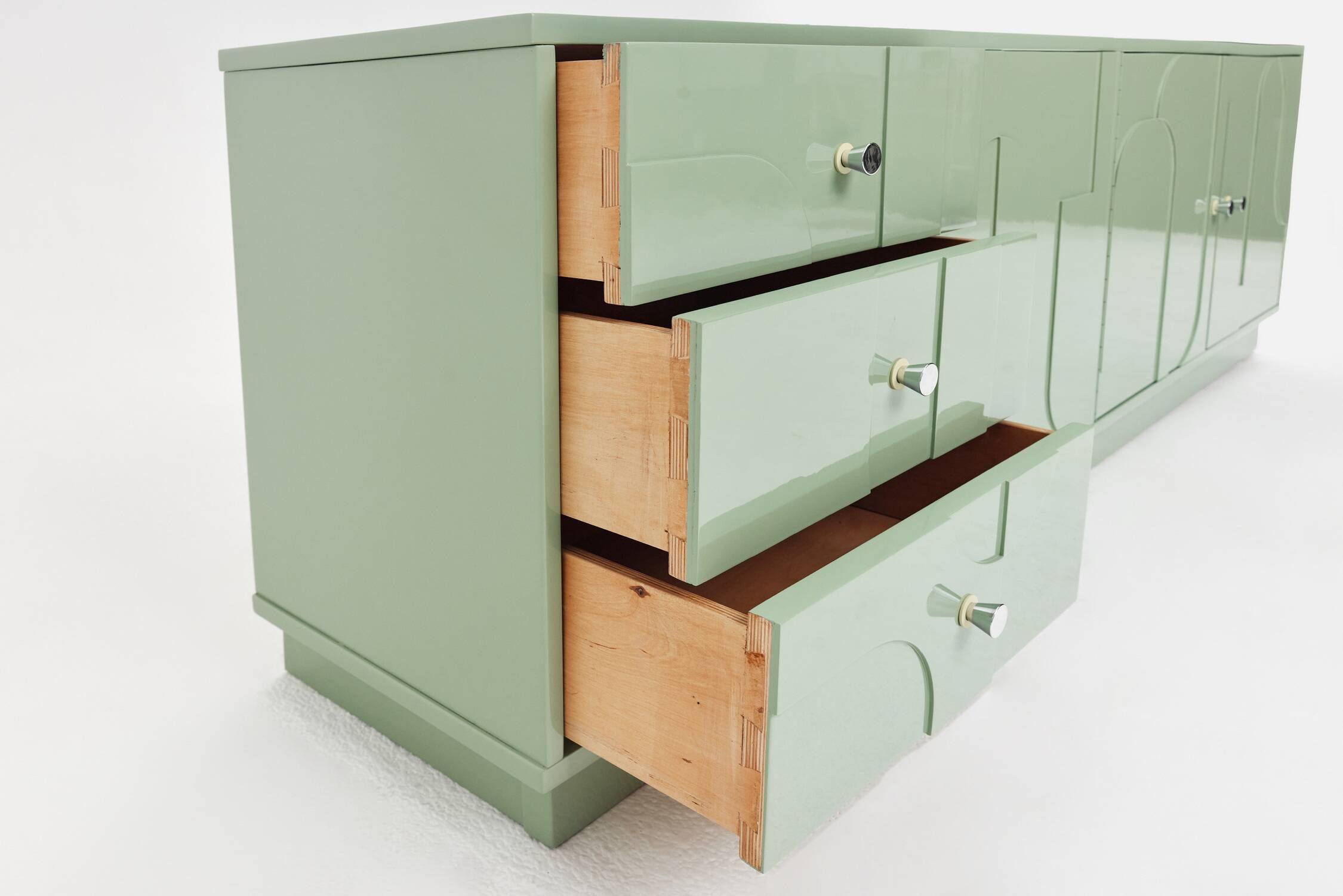 Buffet vintage des années 1970, vert pastel, relief, finition brillante, chrome