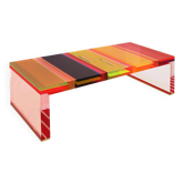 Table basse italienne en plexiglas multicolore et pieds en laiton Studio Superego.