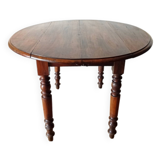 Oval table with flaps