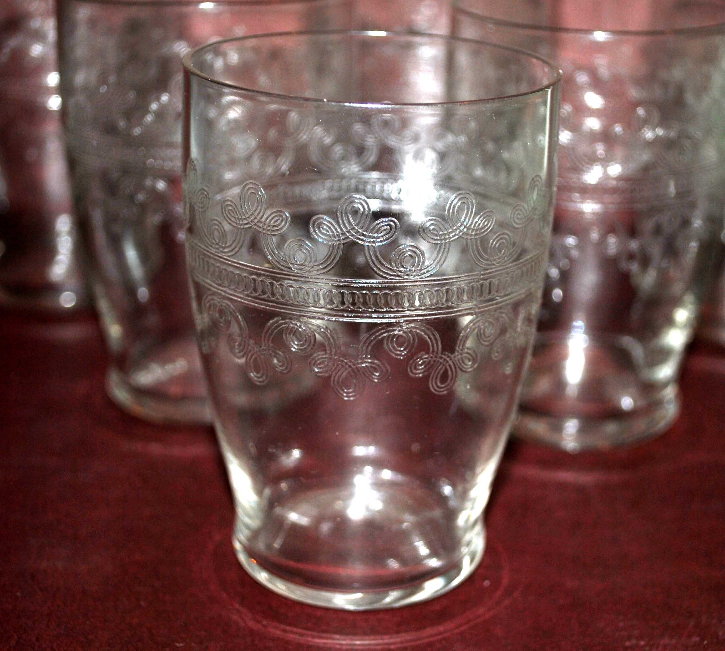 Series of 6 glasses cups 1920 in crystal engraved guilloché in pantogravure 9.2Ht