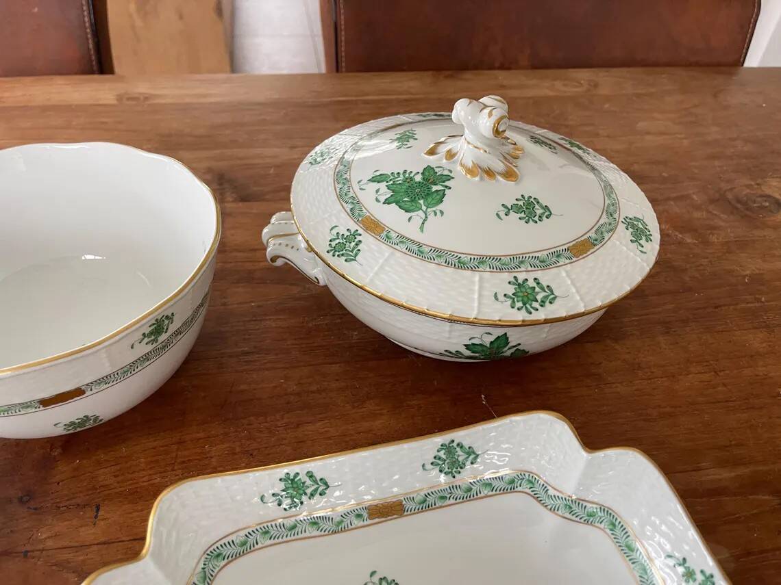 Gorgeous Herend Hungary Apponyi Chinese Bouquet Green Complete Dinner, Brea