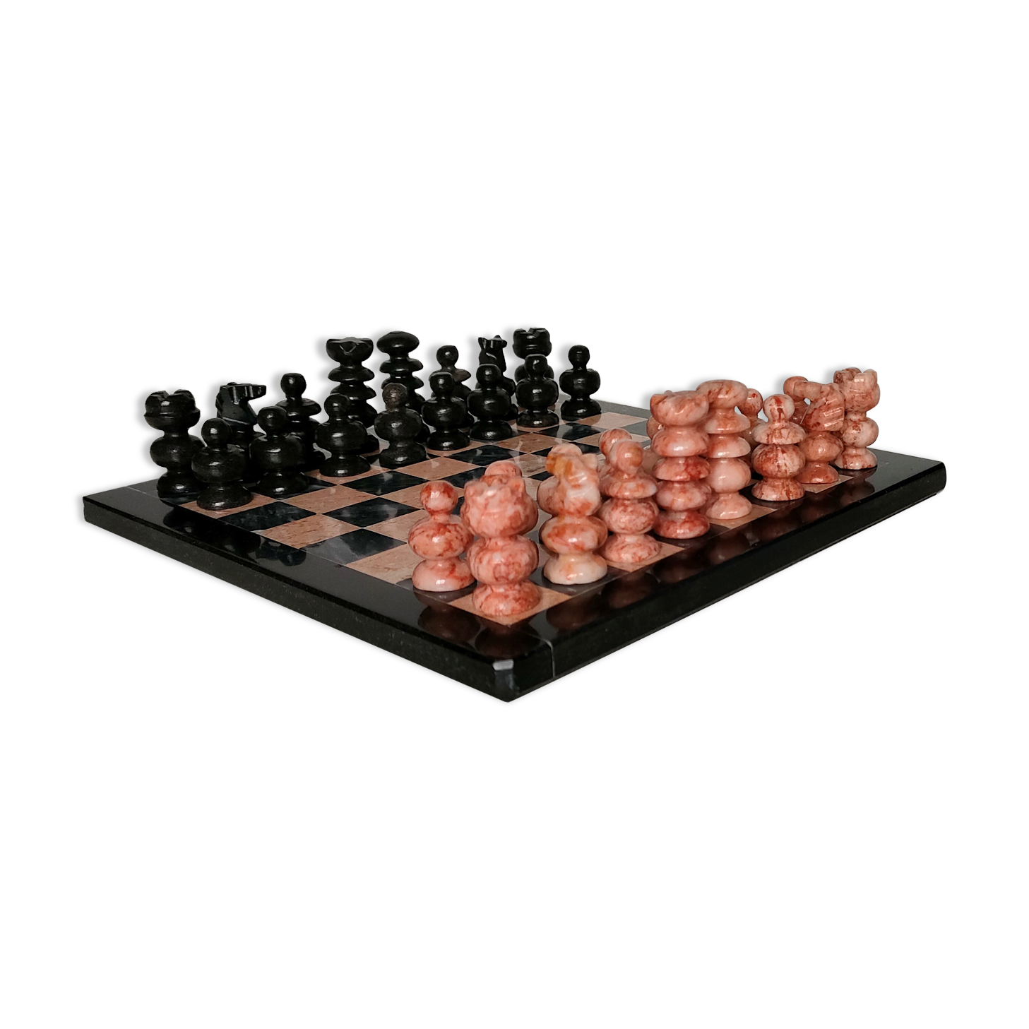Small chessboard in coral marble and black marble - Italy - Second half of the twentieth century