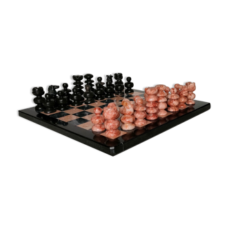 Small chessboard in coral marble and black marble - Italy - Second half of the twentieth century