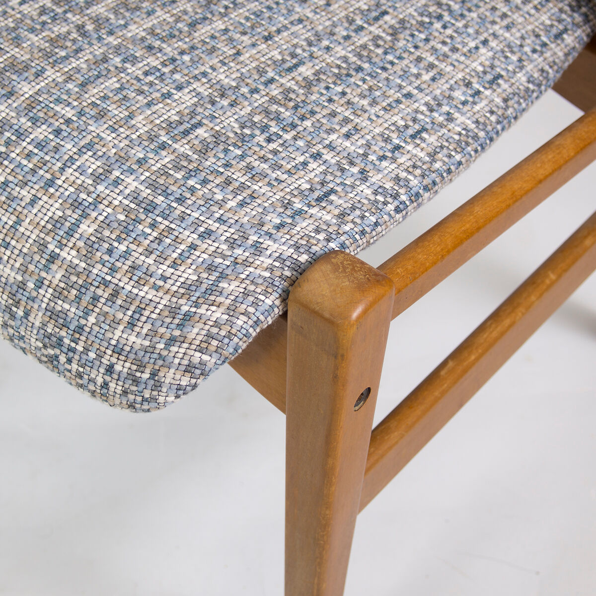 Scandinavian chair with armrests