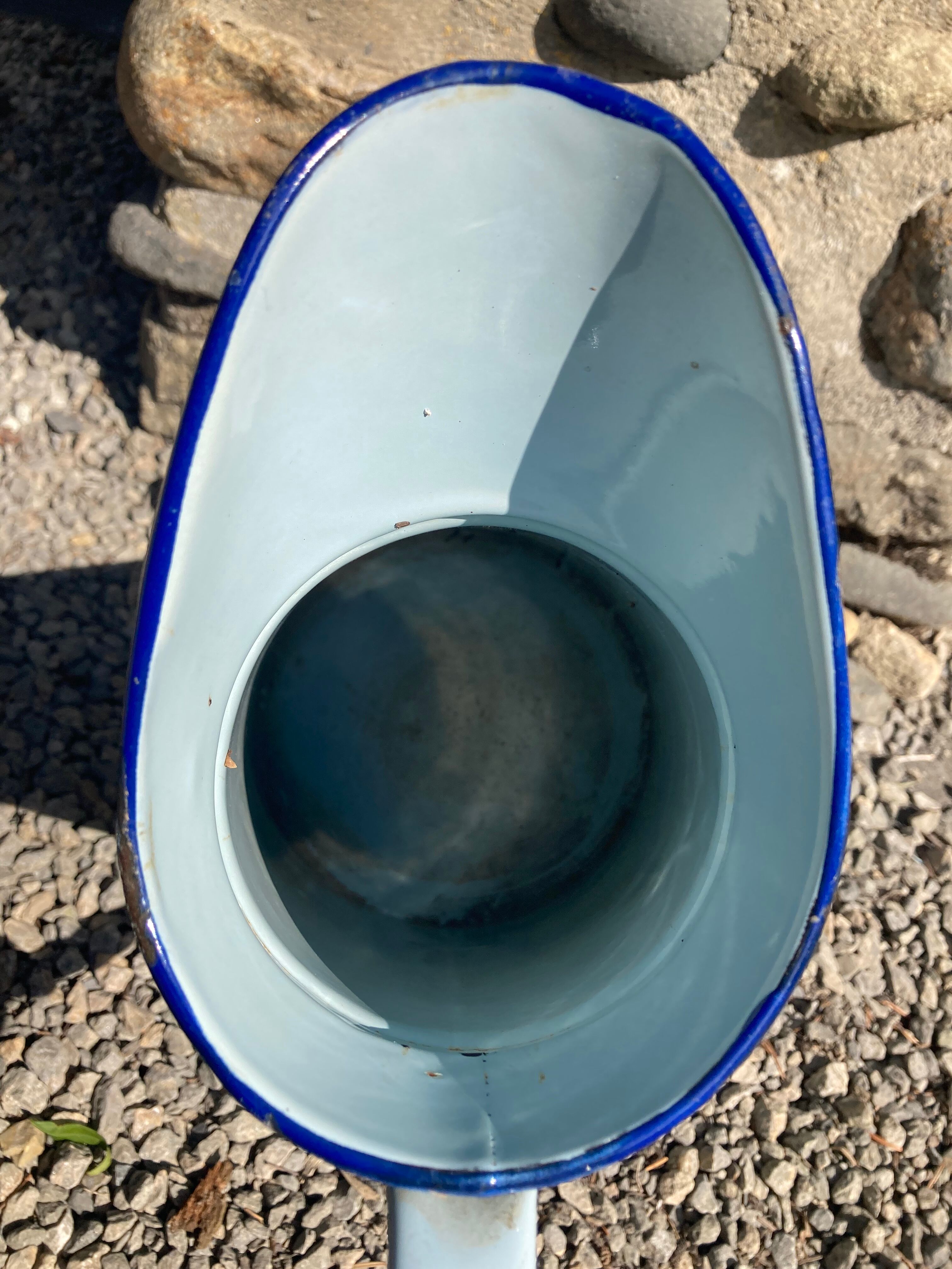 Broc in enamelled blue sheet metal